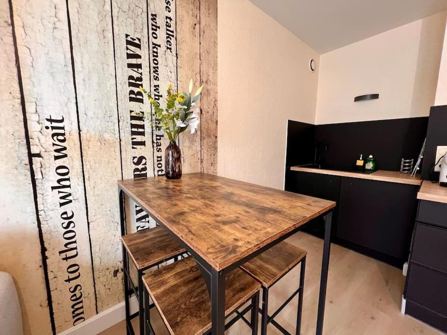 Appartement Climatise 4Prsn Au Pied De La Citadelle Безансон Екстер'єр фото